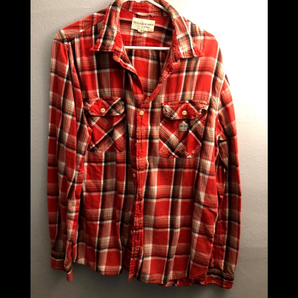 I’m selling a polo shirt!!!